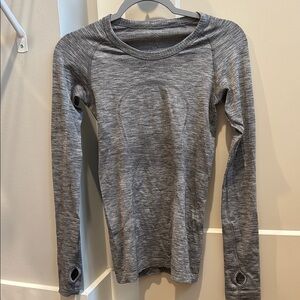 Lululemon Athletica Gray Long Sleeve Tee